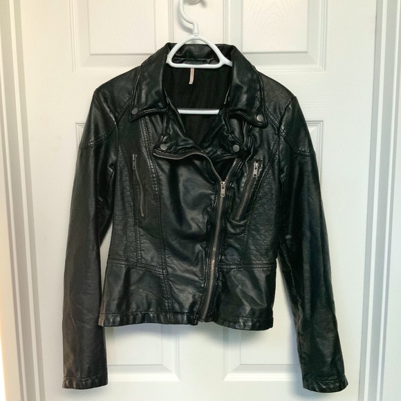 Free People Vegan Leather Moto Jacket Women’s size 6 - Picture 1 of 11